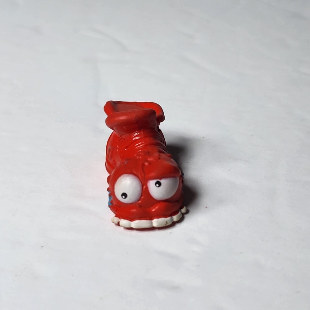 Smashers Series 2 Smelly Shoe Red & White Zuru Sneaker Eyes Teeth 1 1/8" x 1/2"